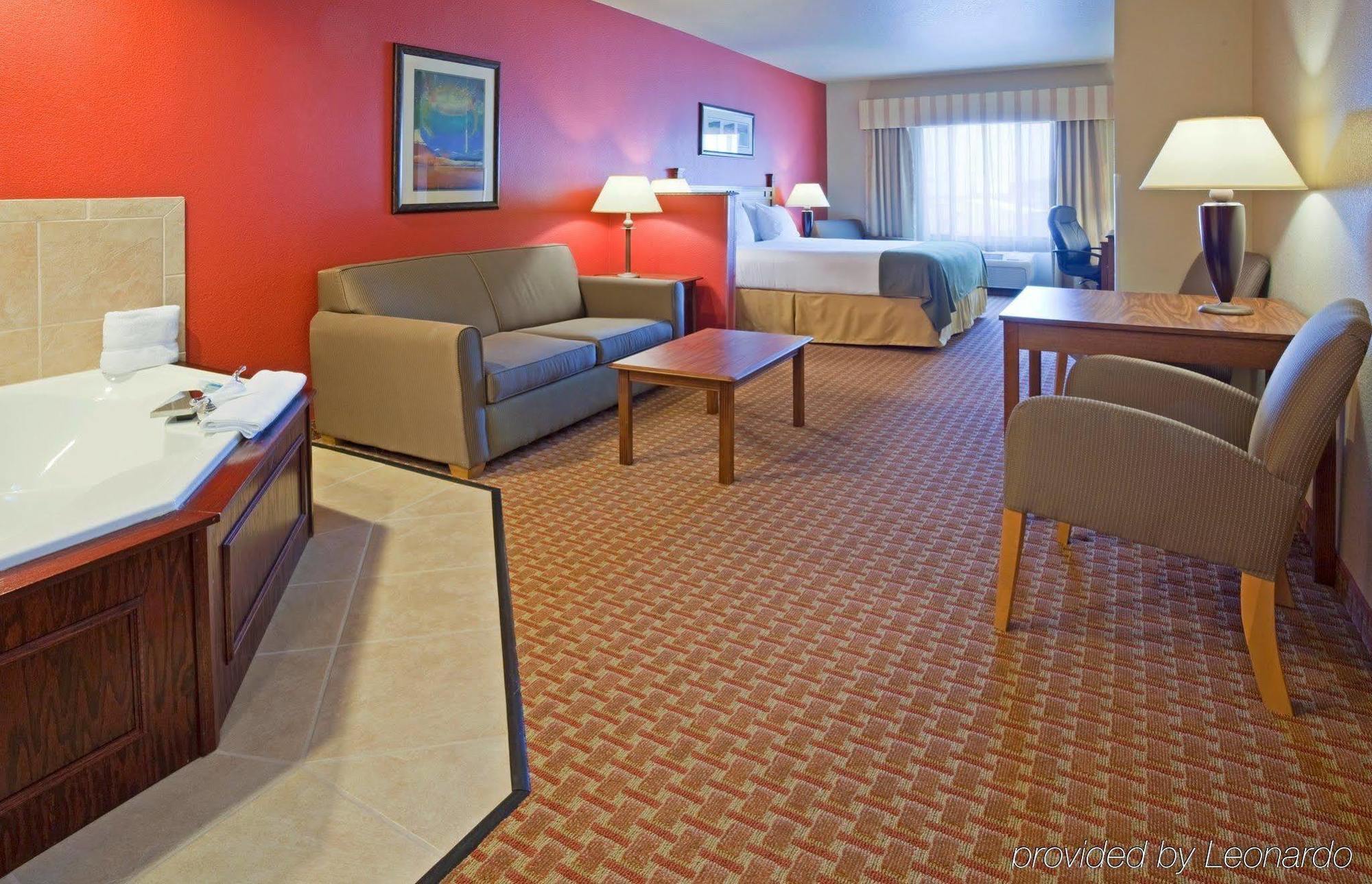 Baymont Inn & Suites By Wyndham Стърджис Екстериор снимка